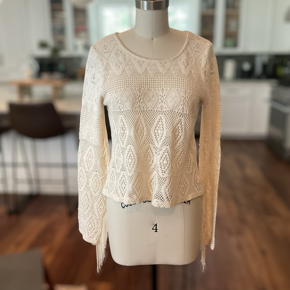 Gimmicks BKE Ivory Crochet Long Sleeve with Fringe Size Small EUC
